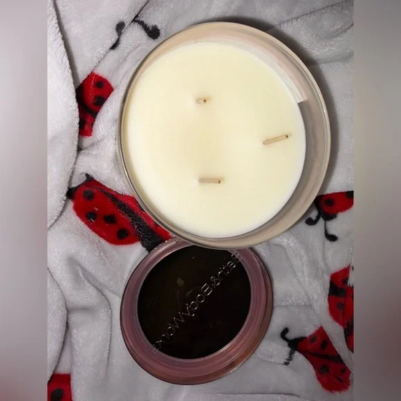 RESERVED Bath and Body Works Chocolate Espresso Martini 3 wick candle - Picture 2 of 3